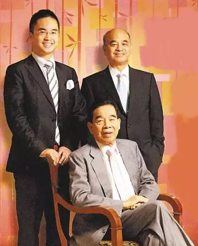郑裕彤的继承人是长子郑家纯.