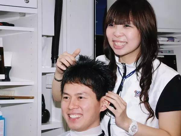 石湾姚屋老街发廊妹_发廊妹收入(2)