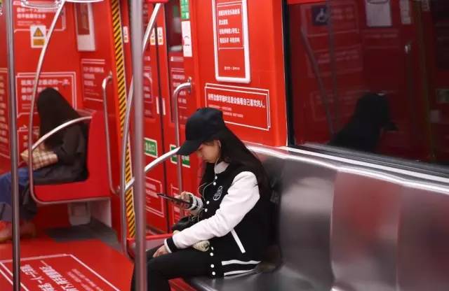 又慢又抠的丁磊凭什么养猪又养独角兽?丨艾问