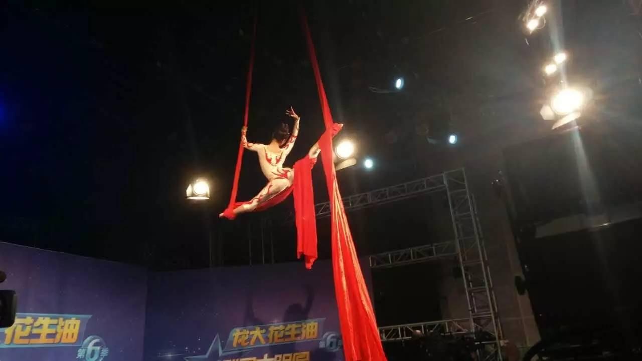 要疯狂了!来万达看炫酷杂技表演,让你眼花缭乱