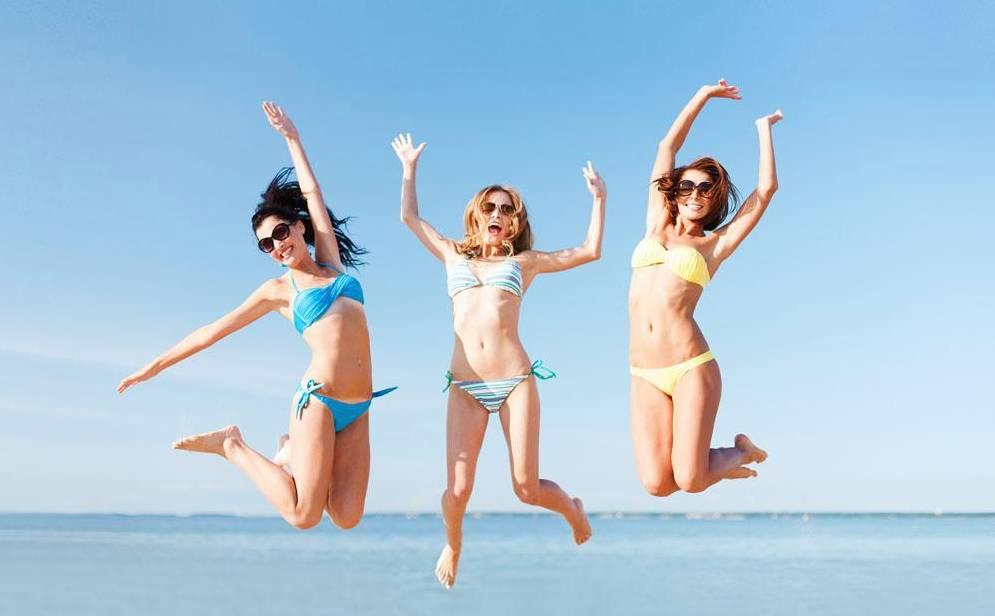 身着比基尼身材火辣的美女们让你产生看秀的感觉！三、抽奖活动