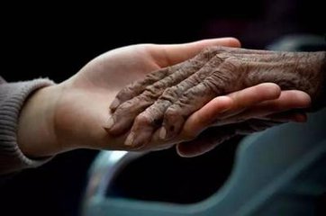 外科医生道真言:病人,不管买没买保险都会后悔