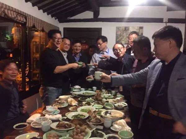 雷军:喝酒会吹牛!
