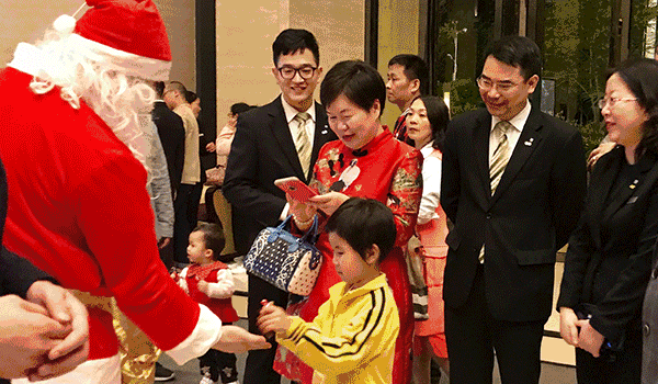 奇幻圣诞亮灯仪式暨万达儿童基金慈善拍卖会圆满落幕