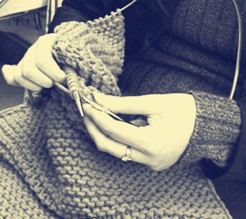 梦见地里有双别人的袜子和手机,潜意识中的象征与解读 梦见地里有双别人的袜子和手机,潜意识中的象征与解读