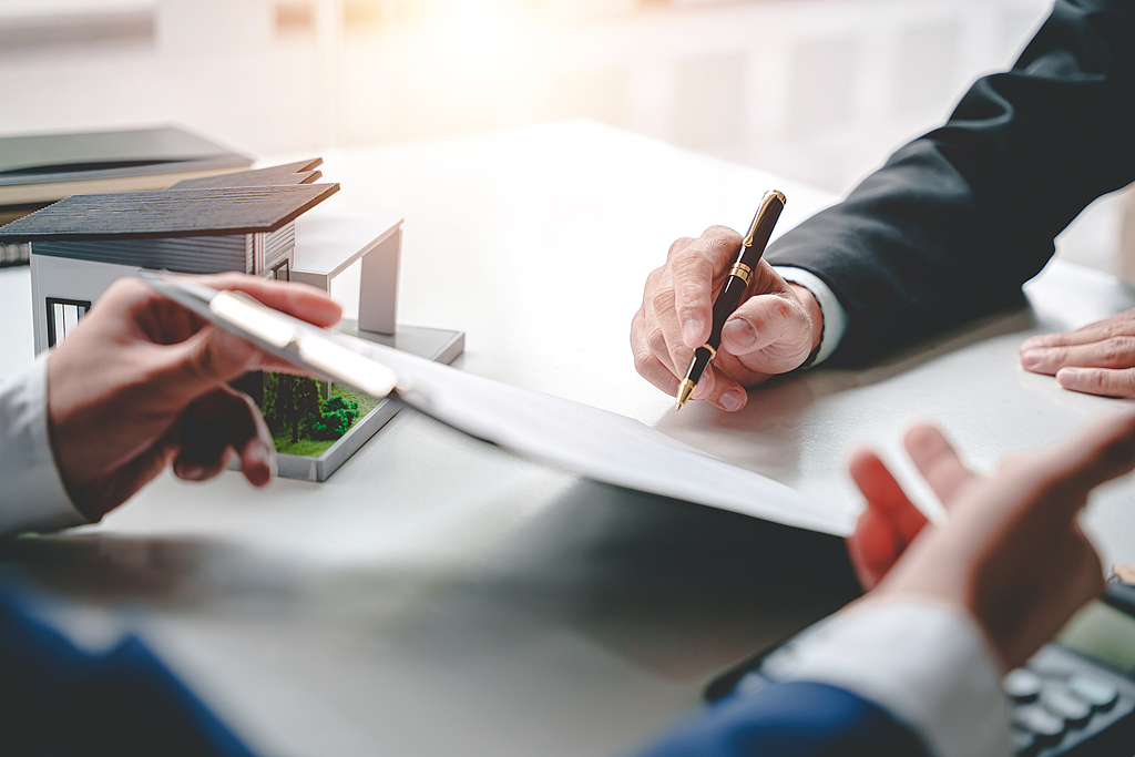 獨(dú)家揭露：“醫(yī)保二次報(bào)銷”“惠民醫(yī)療升級(jí)”？話術(shù)引流后暗藏“xx保”矩陣誘導(dǎo)投保陷阱｜藍(lán)鯨315