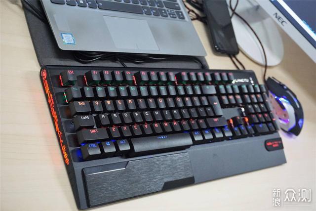 黑轴爽还是青轴？百元机械键鼠评测告诉你答案_新浪众测