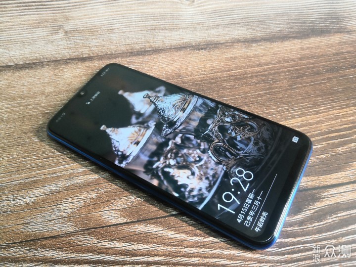 荣耀20i开箱评测,带你认识新渐变成员