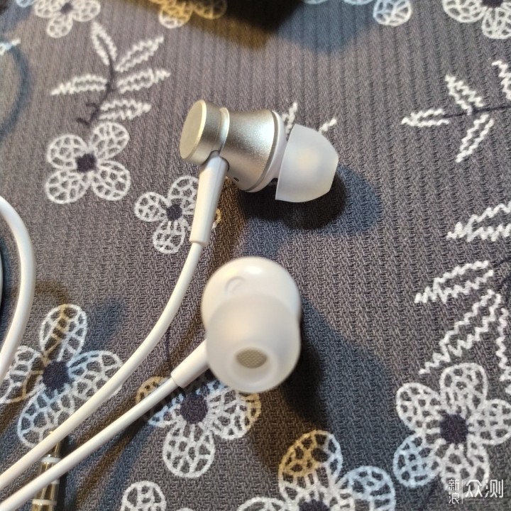 小米家平价商品，29元小米活塞耳机清新版_新浪众测