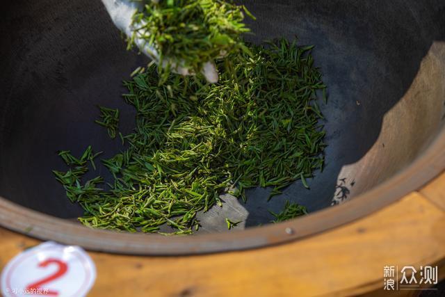 炒青绿茶因干燥方式采用炒干而得名.可分为长炒青,圆炒青和扁炒青.