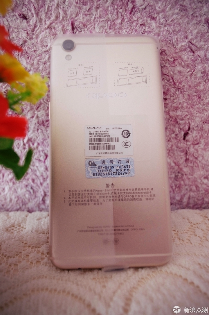 全家福:oppo r9手机*1,透明软胶手机壳*1,卡针*1,电源适配器*1