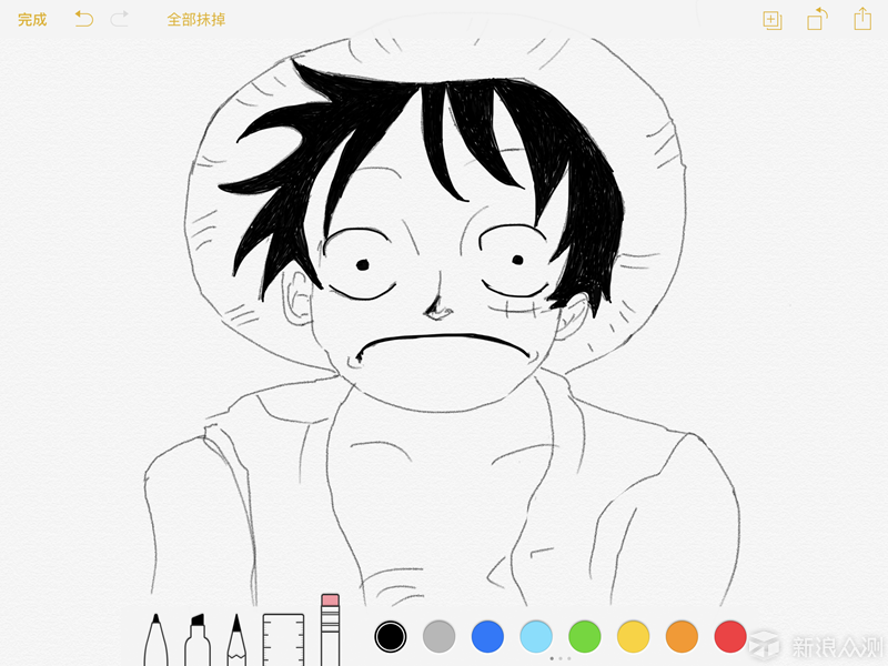 这次的感觉就好很多,而且发现整个画面是可以放大的,这样画出来线条就更加细腻一些,因为之前一直喜欢《海贼王》,就尝试临摹了路飞的简笔画,其实画好轮廓还是相对简单,但因为是在备忘录里绘画,可以用到的虚拟画笔比较少,而且也没有喷涂,油漆桶等工具,光光这个头发涂黑就花了将近二十分钟。