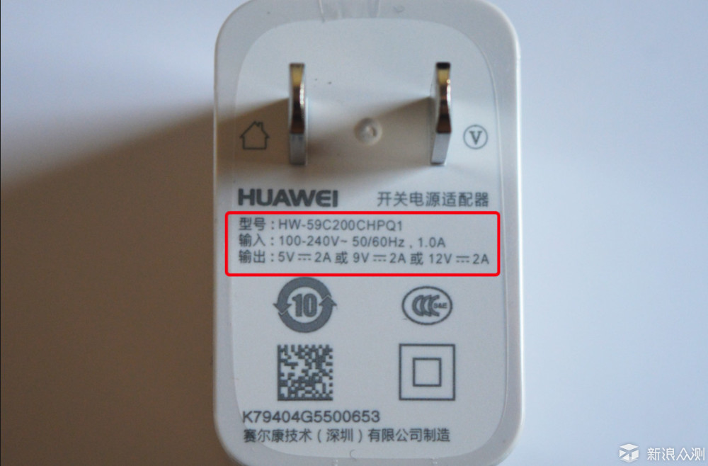 有趣的是,笔者注意到huawei matebook充电器输出电压为:5v-2a或9v-2a