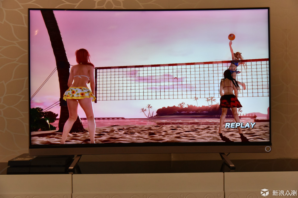 当曲面屏电视成为现实,国产品牌离崛起还远吗