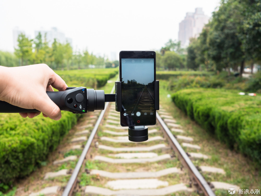 无惧抖动,稳如鸡头?大疆灵眸OSMO手机云台简