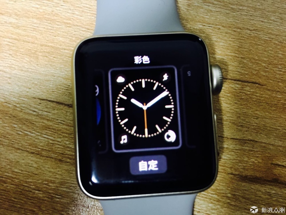 表盘选择好后,可以在iphone里的watch里进行相关功能设计和一些基本