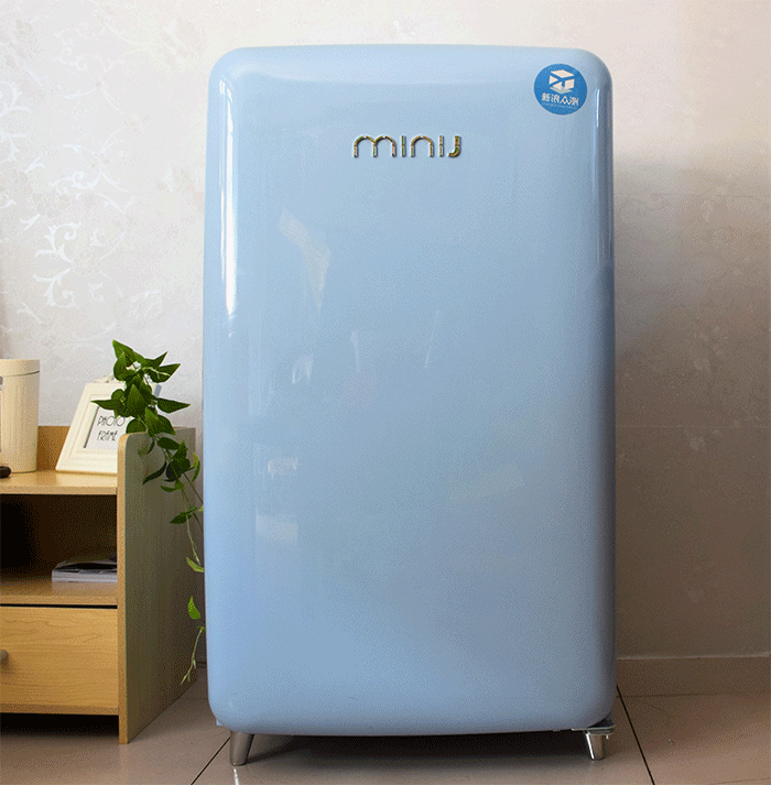 多彩时尚小资范:小吉迷你复古冰箱的北漂生活