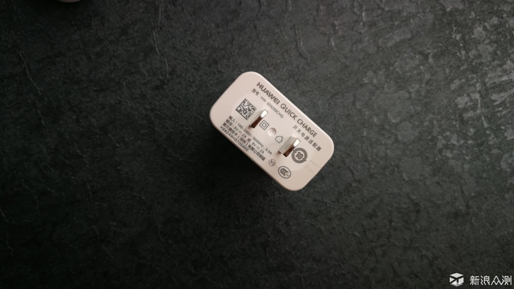 荣耀9的充电器采用的是9v2a快充