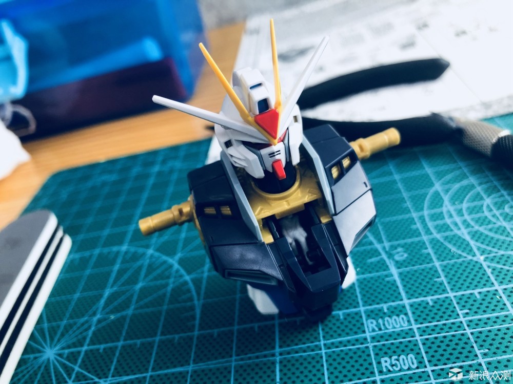 万代MG强袭自由高达模型喷漆上色初体验