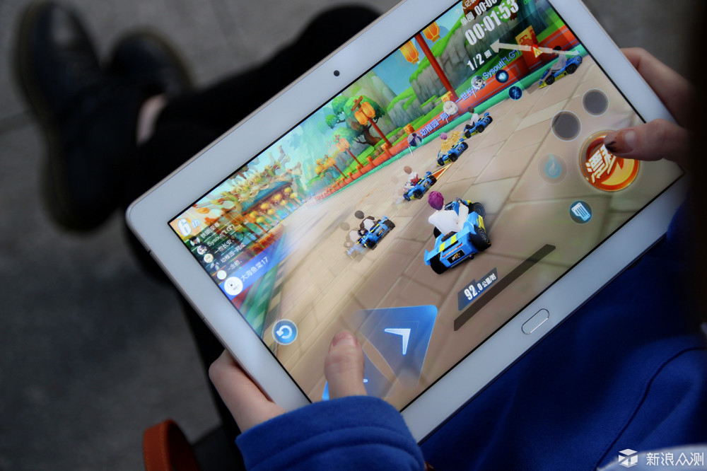 性能略微不足 影音出色:荣耀Waterplay体验