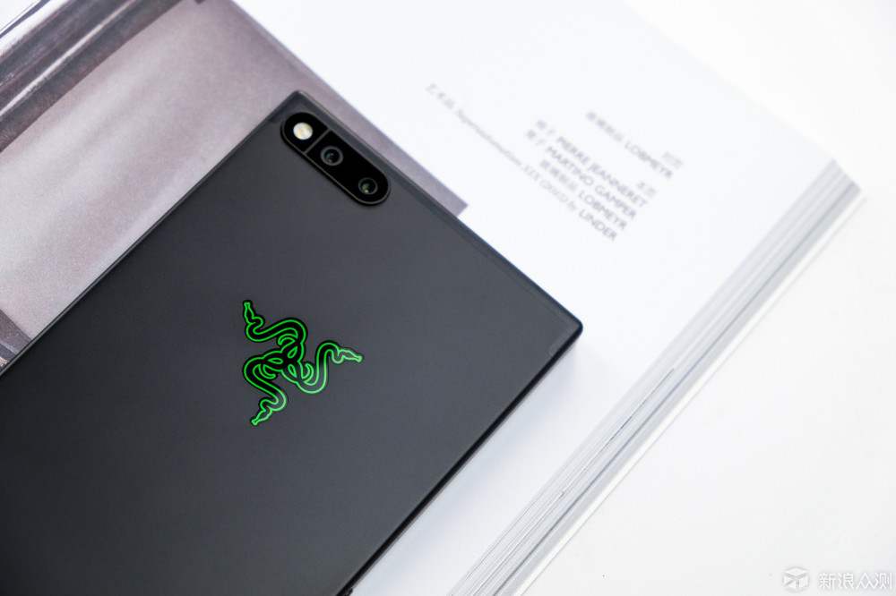 等来了灯厂的无灯信仰:Razer Phone雷蛇手机