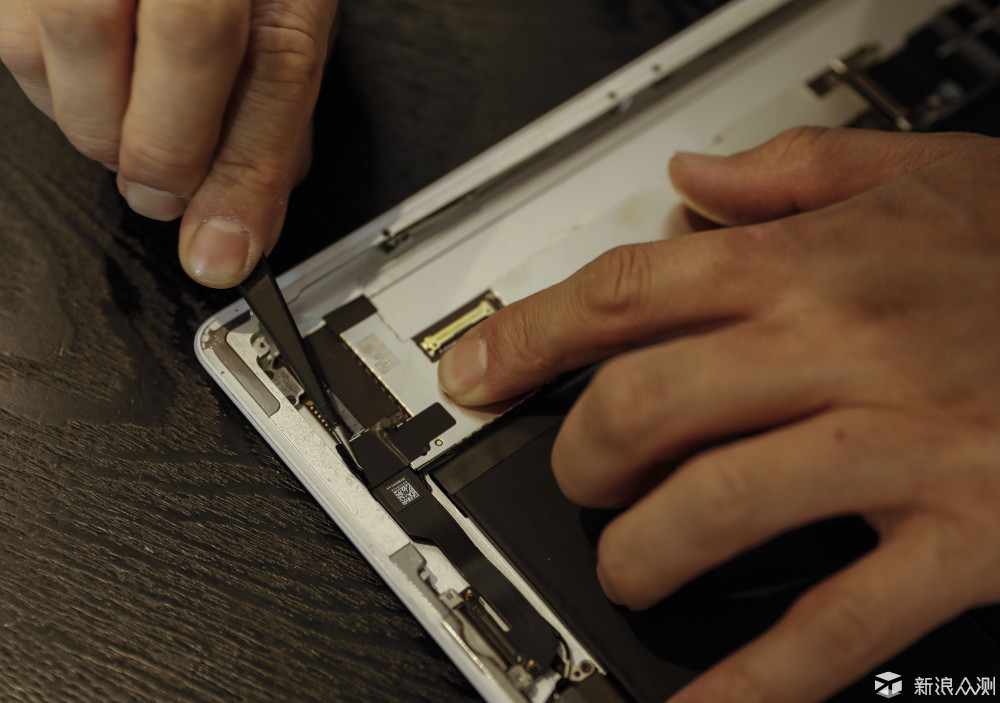 满血复活，iPad 2更换电池。_新浪众测