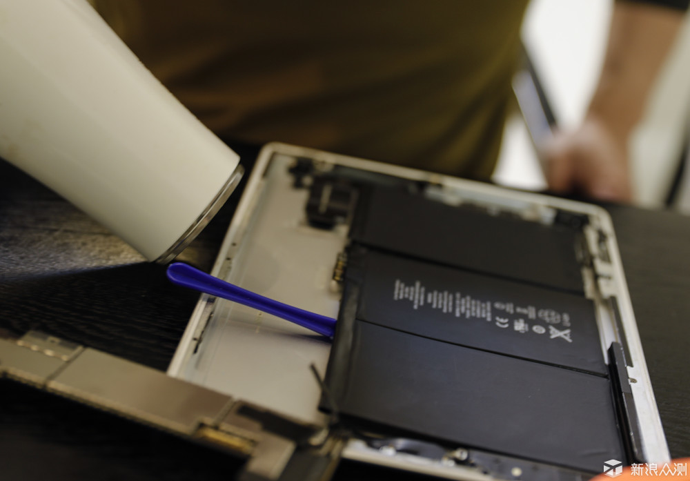 满血复活，iPad 2更换电池。_新浪众测