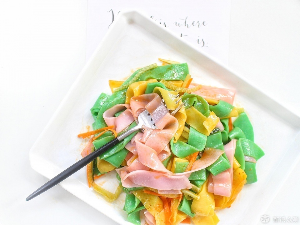 教你制作好吃又好看的彩色凉皮