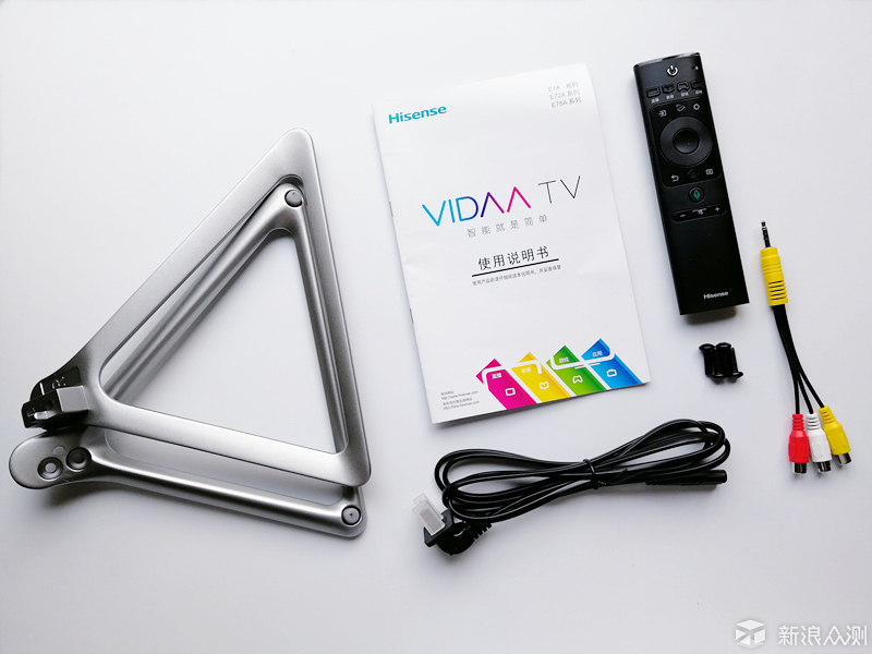 电视采用了传统的黄色瓦楞纸包装,中规中矩,中心的uhdtv字样,标示了