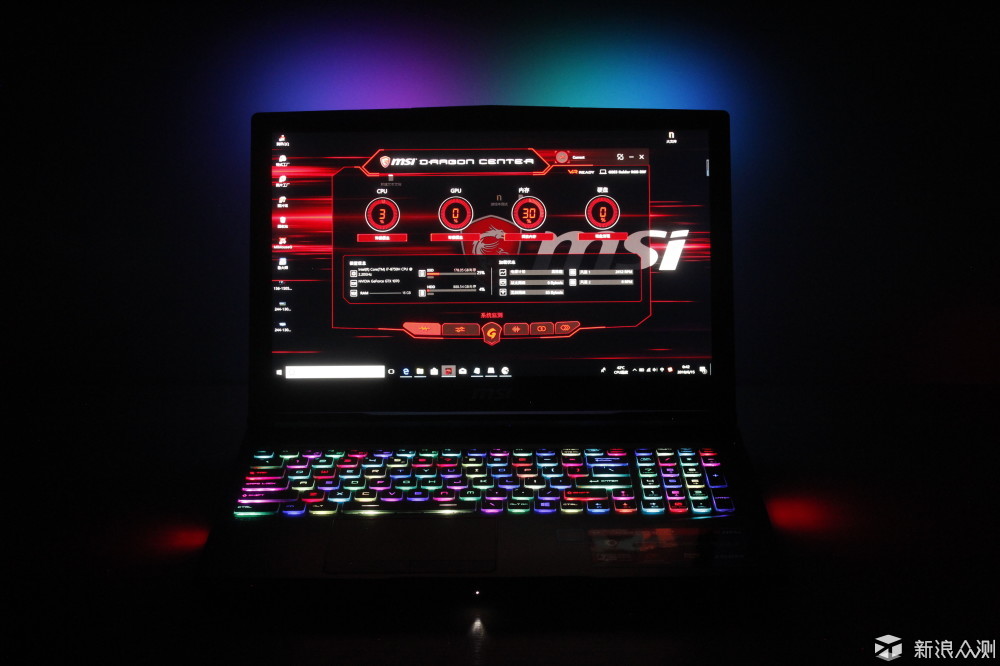 微星ge63 raider 8rf采用了赛睿定制版rgb键盘,a面采用了mystic