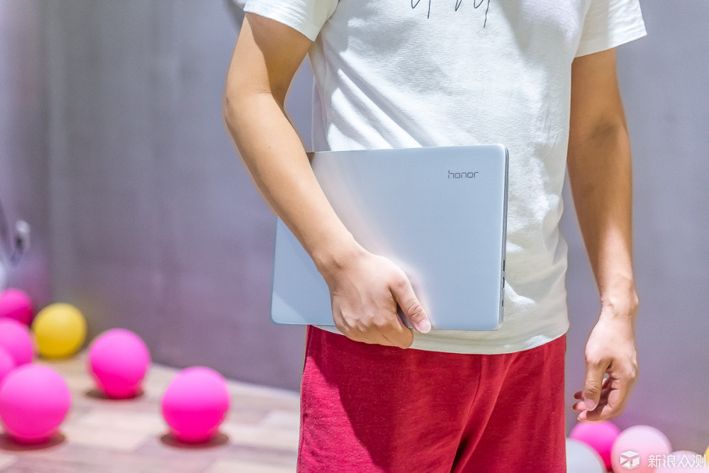 轻薄便携入门本:荣耀MagicBook锐龙版图赏