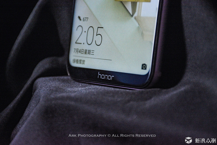 荣耀Play不只是有GPU Turbo,还挺好看