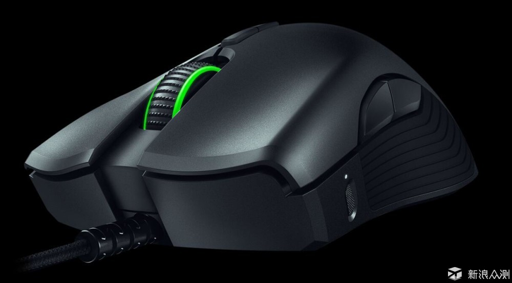 Razer在CES2018上展示的HyperFlux无线供电技术加持的双响炮——曼巴眼镜蛇超级版在烈焰神虫超极版鼠标垫的供电下可以做到无线无内置电池工作,令我印象深刻,不仅仅因为它是雷蛇第一款无需内置电池的无线鼠标,更是因为鼠标无线供电远比手机无线充电实在,因为过往的无线鼠标都需要内置电池提供续航支持,尤其是我这种大手用的游戏鼠标,重量加上内置电池都或多或少的不尽如人意。 只是由于种种原因,一直拖到了6.
