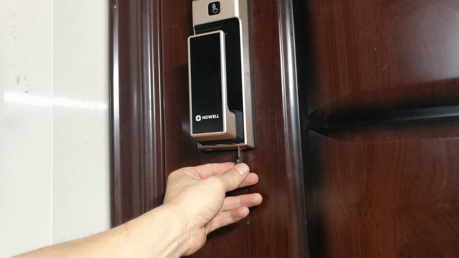 智能锁的清新韩流——纽威尔touch1智能门锁