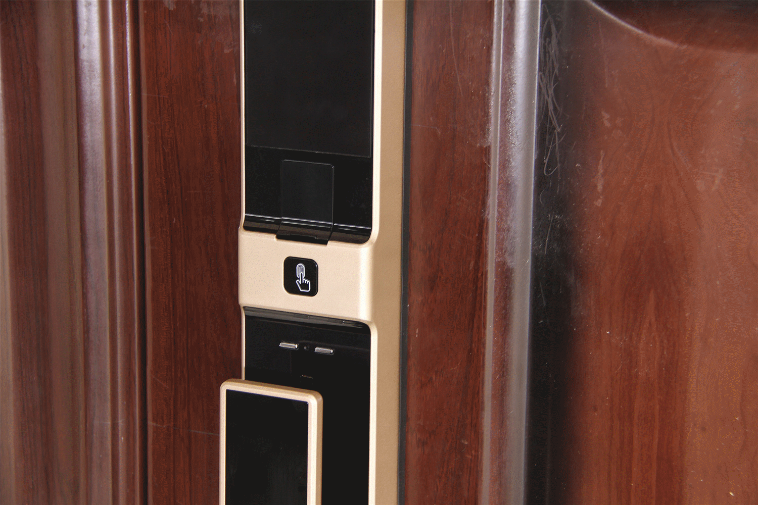 智能锁的清新韩流——纽威尔touch1智能门锁