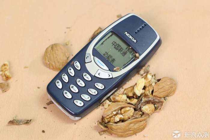 1996年开始,诺基亚(nokia)手机连续15年占据手机市场份额第一的位置.