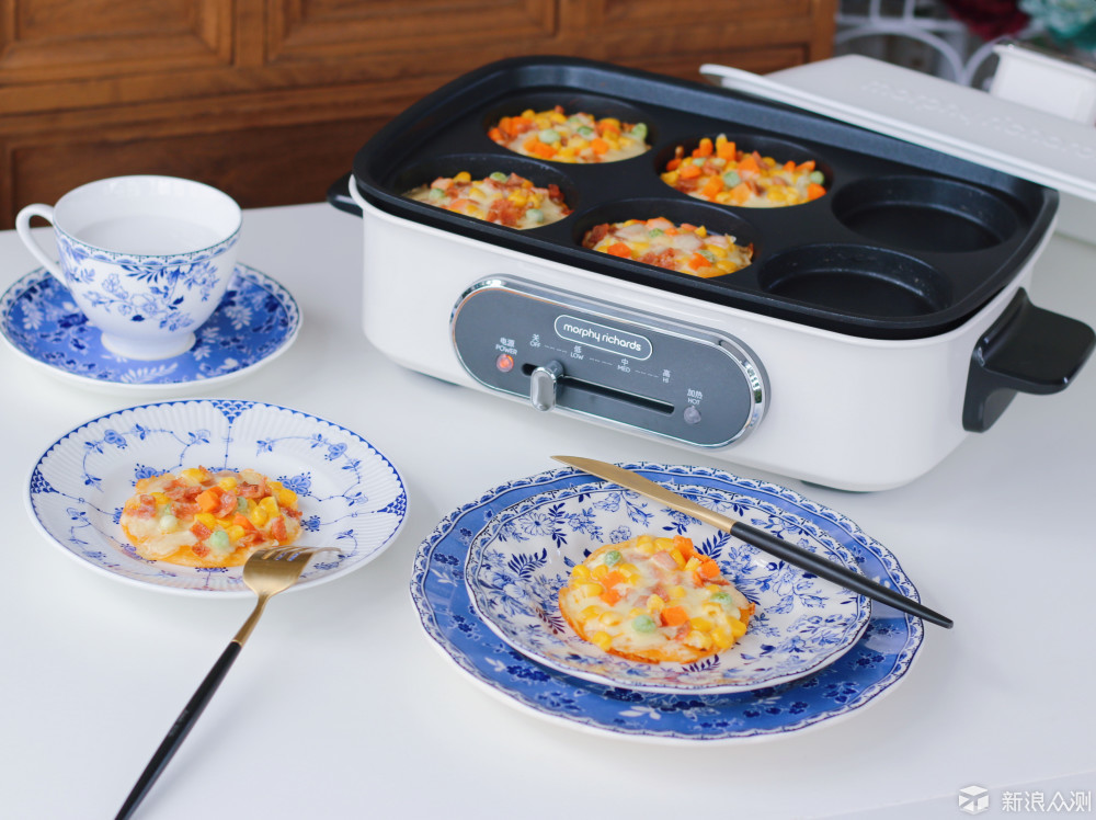 摩飞多功能电烤锅:厨房C位,一机多能