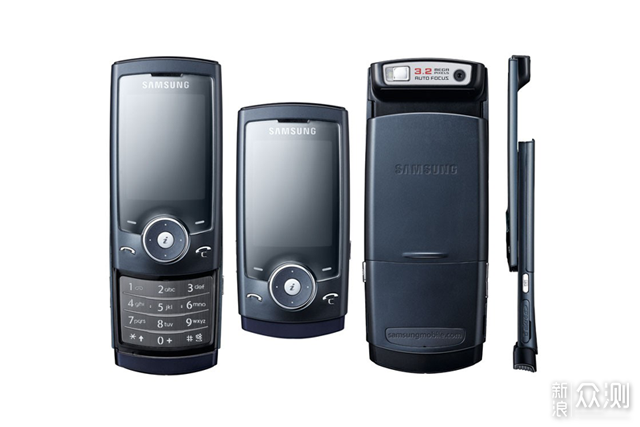 有别于西门子sl1088,nokia 8110是向下滑盖的,而且其设计还带有符合