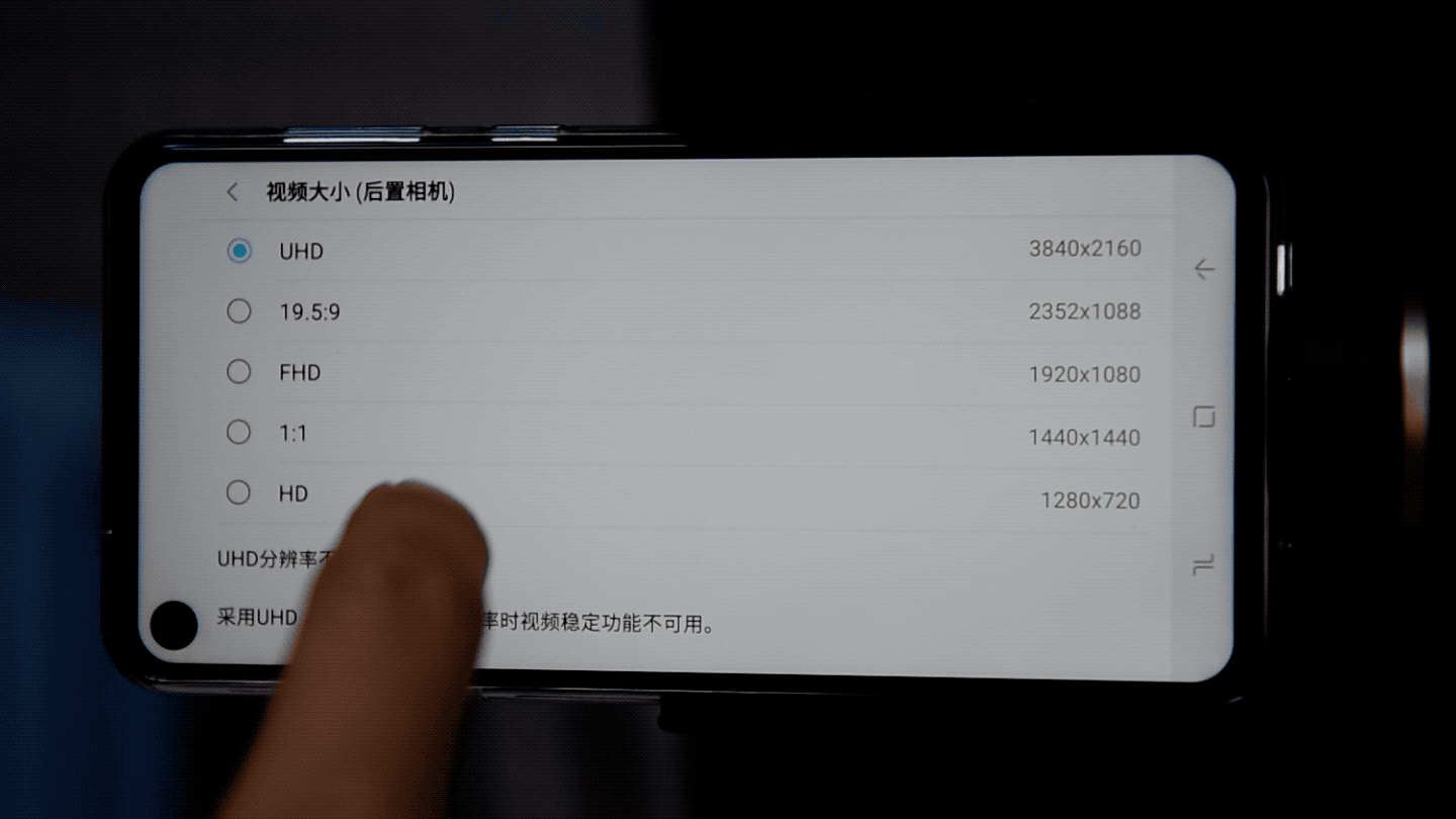 三星的智能语音伴侣也非常强大,安兔兔测试得分152967,在中高端手机
