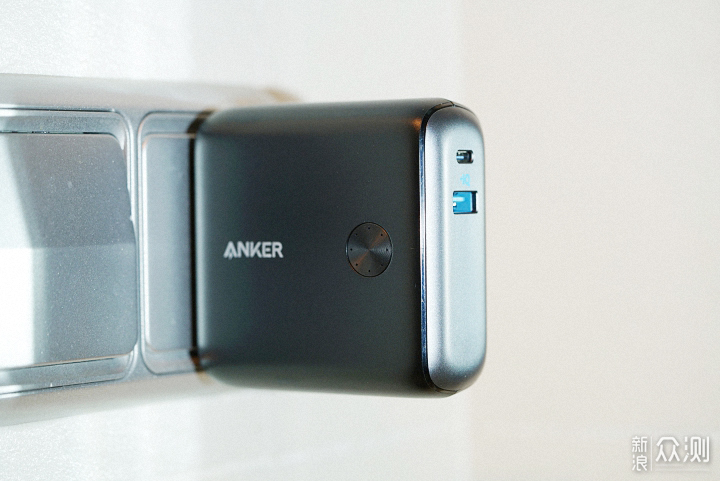 Anker超极充10000毫安，兼顾多数码设备快充电_新浪众测