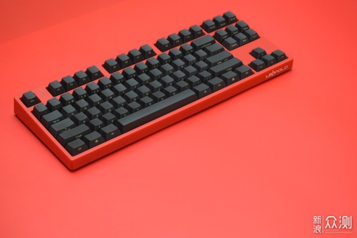 微距镜头下的leopold赤色机械键盘