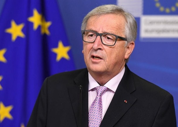 容克:若脱欧协议达不成,英国负全责