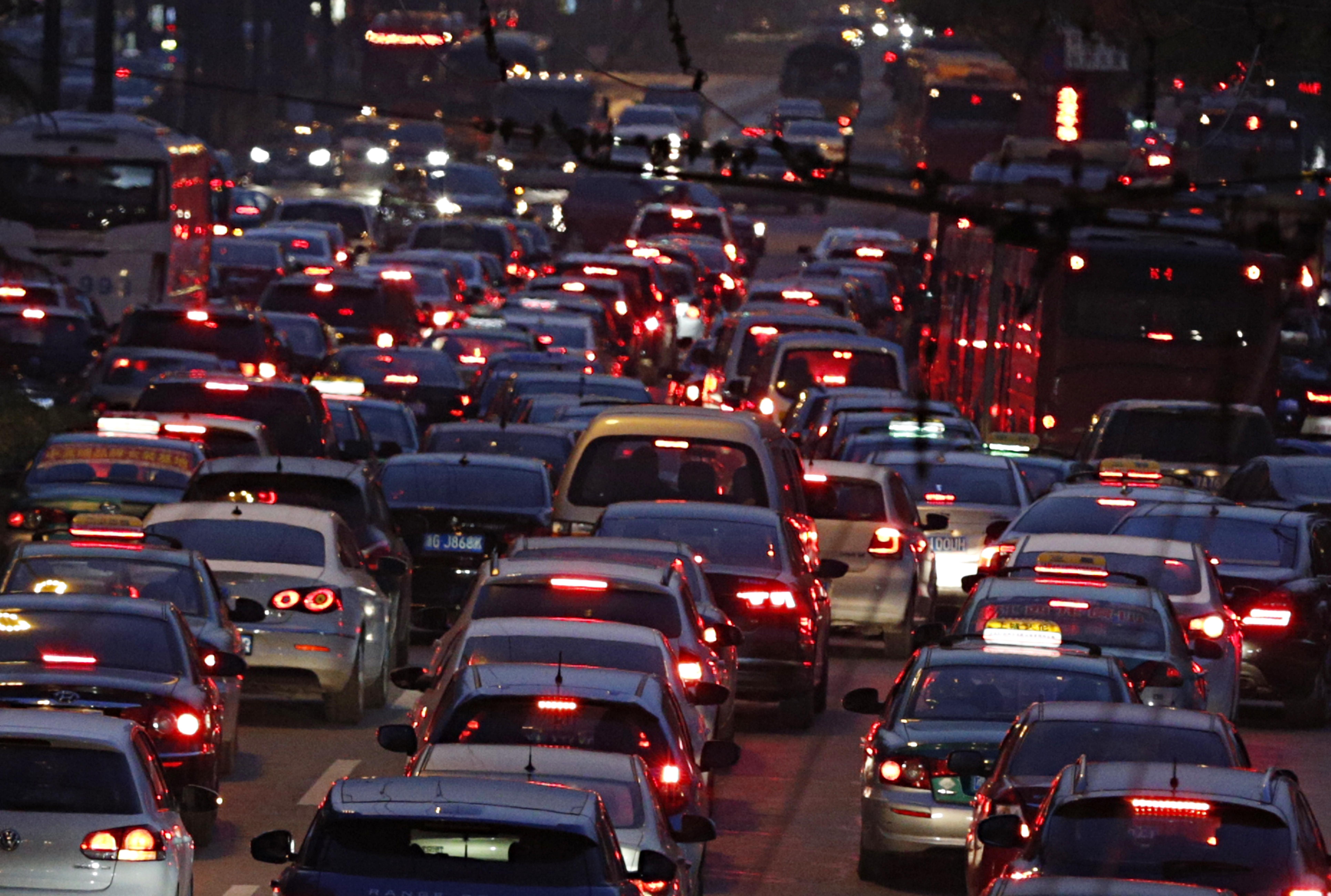 为了缓解拥堵他们自掏腰包给杭州安了个数据大脑