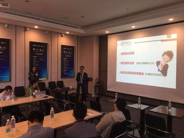 周明礼先生正在为创业者分享