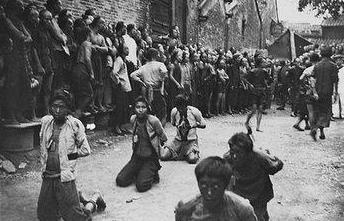 除非极少数最大恶极的罪犯用凌迟处死外,一般选用血腥残忍的枭首示众