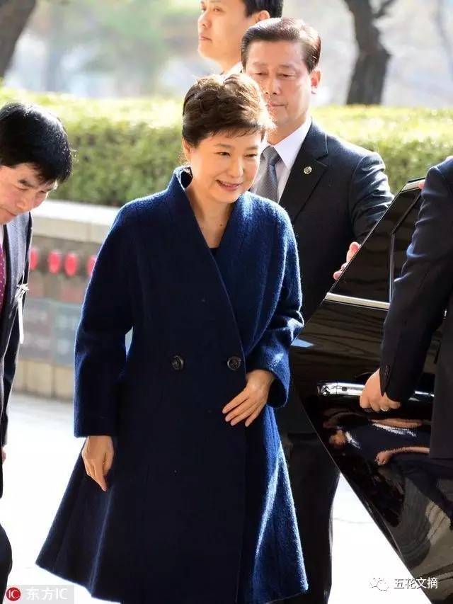 朴槿惠被捕 68张照片全程揭秘! 和弟弟泣泪相见