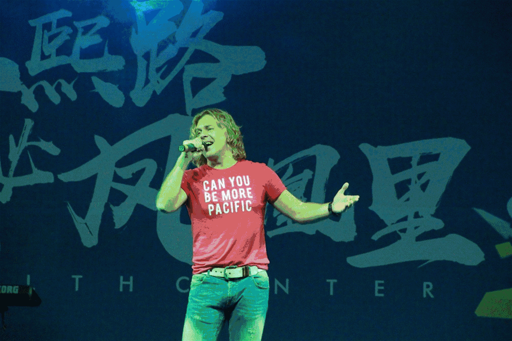 速来围观,乌克兰音乐男神吉米在凤凰里金街