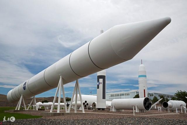 固体火箭发动机中高温合金的使用量较少.