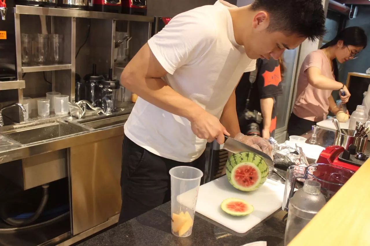 彭于晏约你喝茶! 红遍朋友圈的仅茶东街可以喝到!