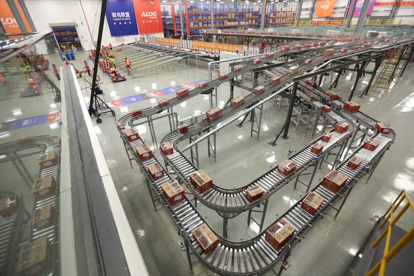 心怡科技,商品坐上了飞速分拣线,你的包裹三分钟就搞定